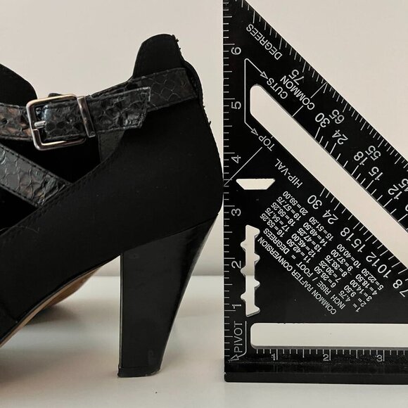 Donald J. Pliner Black Tamy Pointed Toe Ankle Boots w/ Metallic Buckle – Size 7M - Picture 11 of 11